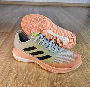 Naiste jooksujalatsid Adidas (1 foto / 6)