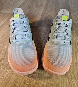 Naiste jooksujalatsid Adidas (2 foto / 6)