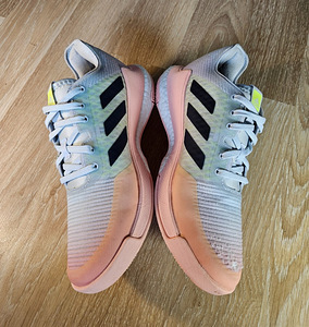 Naiste jooksujalatsid Adidas (3 foto / 6)