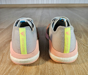 Naiste jooksujalatsid Adidas (4 foto / 6)