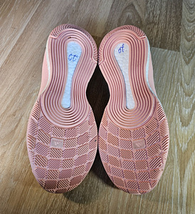 Naiste jooksujalatsid Adidas (5 foto / 6)