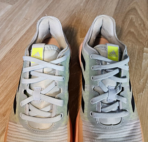 Naiste jooksujalatsid Adidas (6 foto / 6)