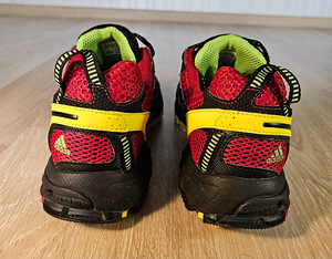 Meeste matkajalatsid Adidas (4 foto / 6)