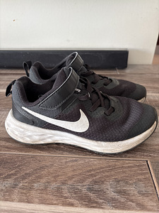 Nike 32 (2 фото из 4)