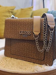 Сумка Guess (2 фото из 6)