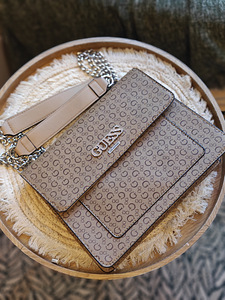 Сумка Guess (4 фото из 6)