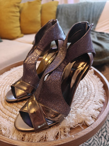 Guess kingad suurus 39 (2 foto / 4)