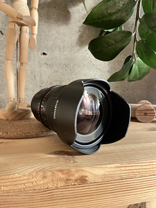 Объектив Samyang 10 мм F2.8 для Fujifilm X (2 фото из 3)