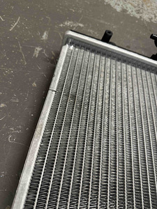 Subaru Legacy uus radiaator (3 foto / 3)