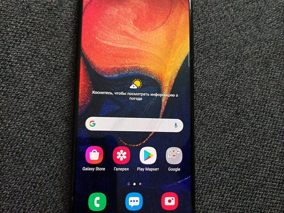 Pārdodu telefonu.