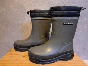 Sooja voodriga Nokian kummikud nr 32 ja Reima kummikud 30/31 (1 foto / 4)