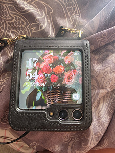 Samsung Galaxy flip5 (4 фото из 4)