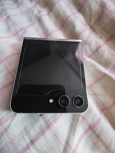 Samsung Galaxy flip5 (1 фото из 4)