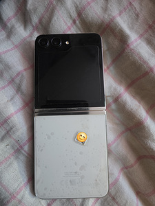 Samsung Galaxy flip5 (3 фото из 4)