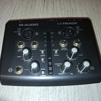 M-Audio M-Track двухканальный USB аудио/MIDI интерфейс