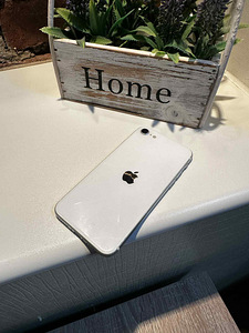 iPhone se (2 foto / 2)