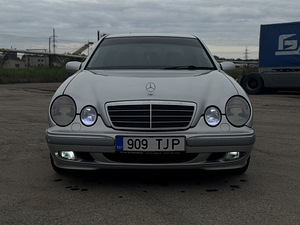 Mercedes-Benz E320 CDI (1 фото из 14)