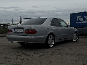 Mercedes-Benz E320 CDI (3 фото из 14)