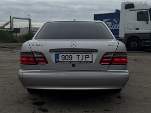 Mercedes-Benz E320 CDI (5 фото из 14)