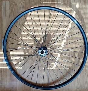 28" topeltseinaga ratta veljed,esidünamo Shimano XT DH-UR705 (7 foto / 10)