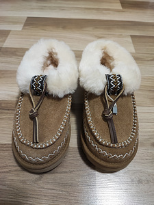 UGG (1 foto / 3)