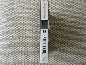 Douglas Lindsay “Surnute laul” (3 foto / 3)