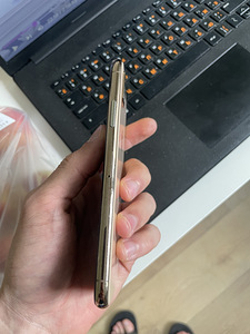 iPhone Xs айфон Xs (6 фото из 10)