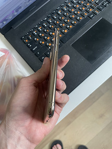 iPhone Xs айфон Xs (7 фото из 10)