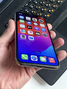 iPhone Xs айфон Xs (9 фото из 10)