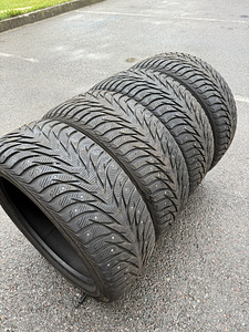 245/45R19 Yokohama (2 фото из 8)