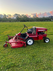 Газонокосилка - трактор Toro Groundsmaster 72 дюйма, 185 см (1 фото из 5)
