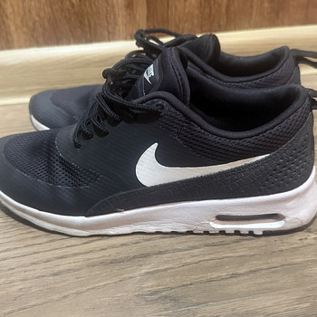 Tossud Nike 38s