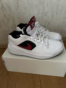 Кроссовки Nike (1 фото из 5)