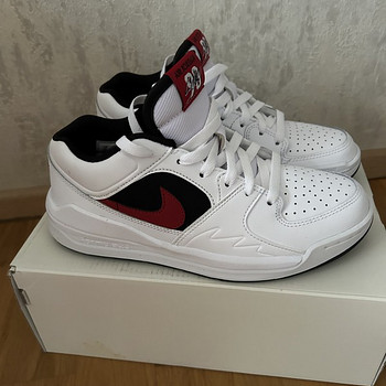 Кроссовки Nike