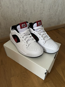 Кроссовки Nike (3 фото из 5)