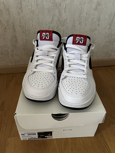 Кроссовки Nike (4 фото из 5)