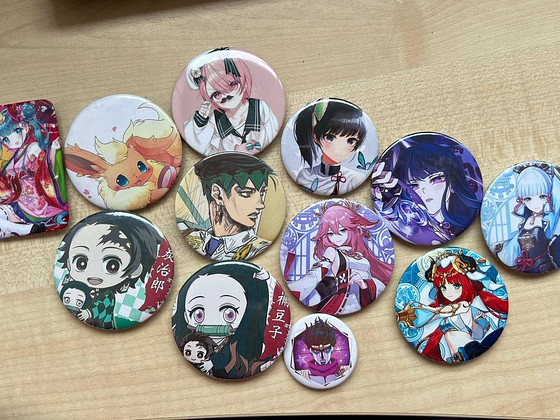 Аксессуары по тематике аниме и Genshin Impact