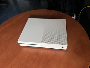 Xbox One S (2 фото из 4)