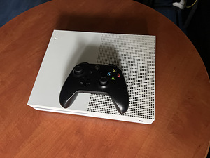 Xbox One S (4 фото из 4)