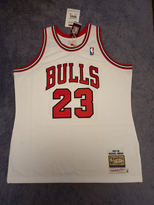 Michael Jordan White Chicago Bulls Mitchell & Ness 1997-98 (1 foto / 7)