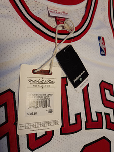Michael Jordan White Chicago Bulls Mitchell & Ness 1997-98 (6 foto / 7)