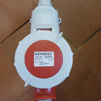 Промышленная розетка Mennekes