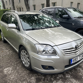 Toyota Avensis rent