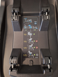 Автокресло Maxi-Cosi i-Size R129 + база isofix (3 фото из 7)