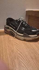 Balenciaga triple s (1 фото из 3)
