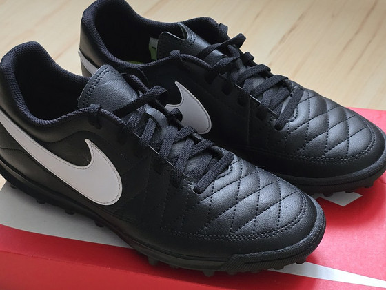 Футбольные бутсы Nike Myjestry TF