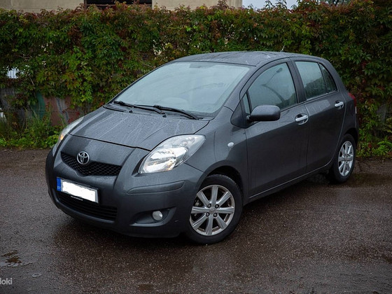 Аренда Toyota Yaris 1.5 дизель/ механика BOLT FOOD/ WOLT