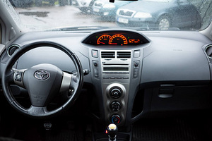 Autorent Toyota Yaris 1.5 diisel/ manuaal BOLT FOOD/ WOLT (2 foto / 4)