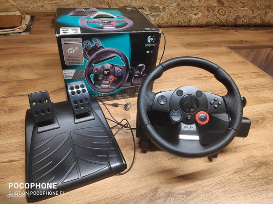 Logitech Driving Force Gt mängurooli ja pedaalidega