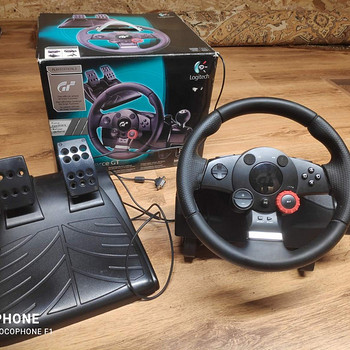 Logitech Driving Force Gt mängurooli ja pedaalidega